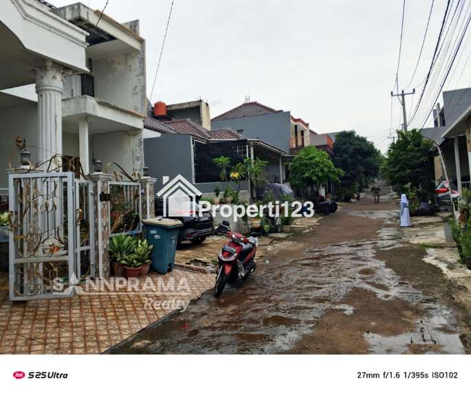 Rumah second 2 lantai di Tanah Baru Depok - 3