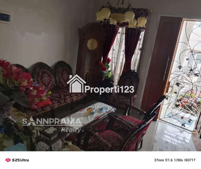 Rumah second 2 lantai di Tanah Baru Depok - 6