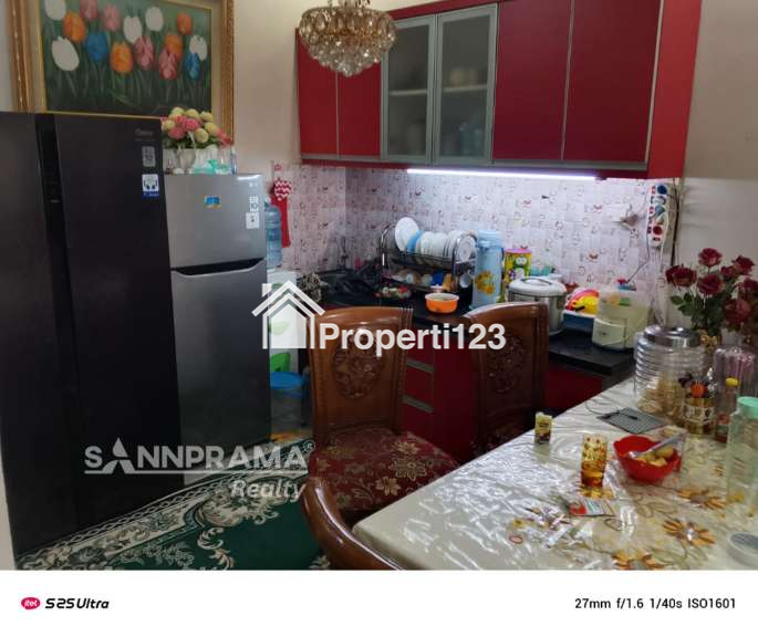 Rumah second 2 lantai di Tanah Baru Depok - 5