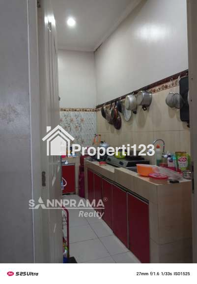 Rumah second 2 lantai di Tanah Baru Depok - 4