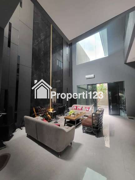 Rumah Mewah Siap Huni Lokasi Bukit Golf Cluster Taman Golf Citraland Surabaya - 2