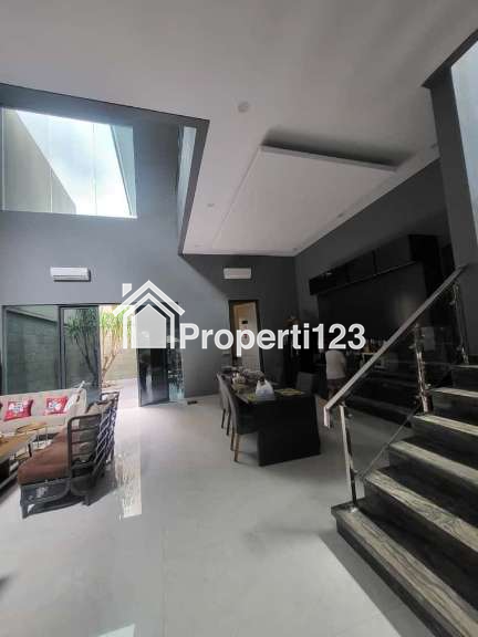 Rumah Mewah Siap Huni Lokasi Bukit Golf Cluster Taman Golf Citraland Surabaya - 3