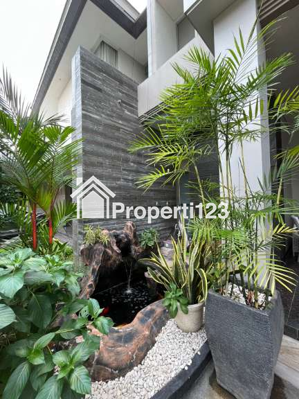 Rumah Modern istimewa full furnish 2 lantai Lokasi Wisata Bukit Mas Surabaya Barat - 14