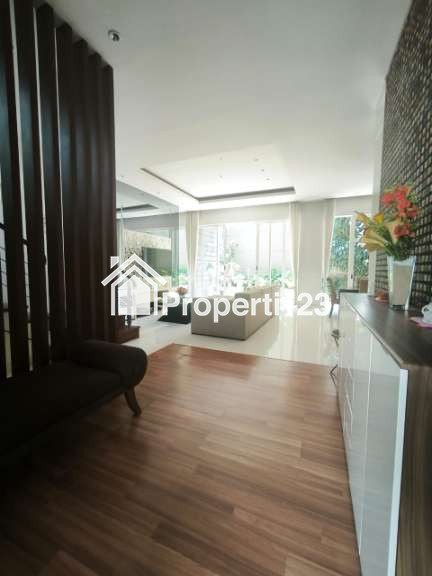 Rumah Modern istimewa full furnish 2 lantai Lokasi Wisata Bukit Mas Surabaya Barat - 12