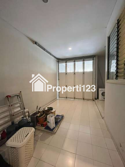 Rumah Modern istimewa full furnish 2 lantai Lokasi Wisata Bukit Mas Surabaya Barat - 10