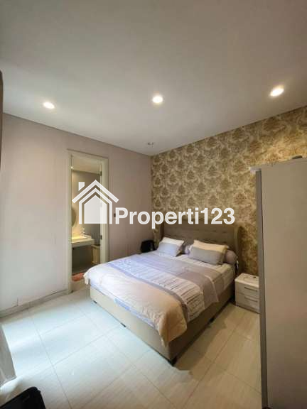 Rumah Modern istimewa full furnish 2 lantai Lokasi Wisata Bukit Mas Surabaya Barat - 8