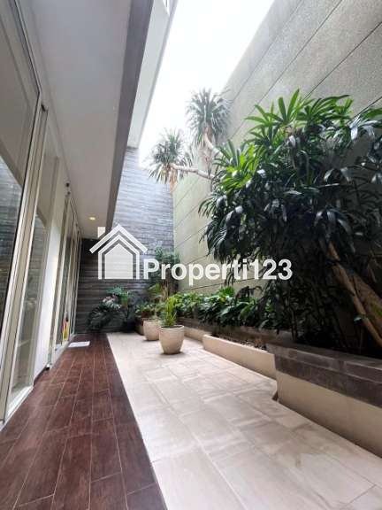 Rumah Modern istimewa full furnish 2 lantai Lokasi Wisata Bukit Mas Surabaya Barat - 7