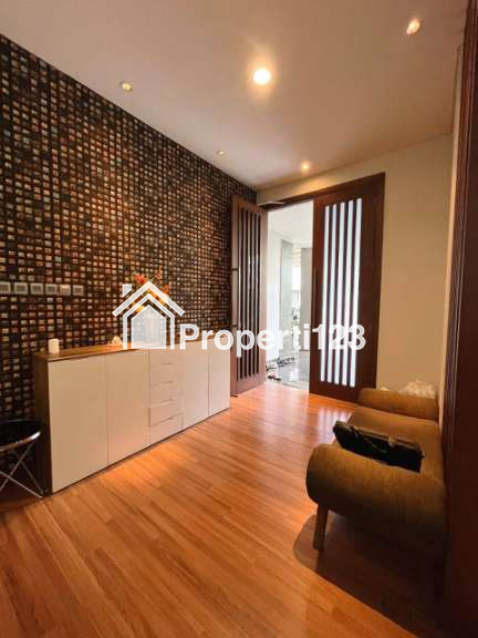 Rumah Modern istimewa full furnish 2 lantai Lokasi Wisata Bukit Mas Surabaya Barat - 6