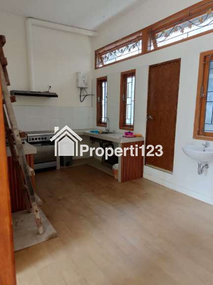 Rumah 2 lantai siap huni di perumnas Beji Depok - 8