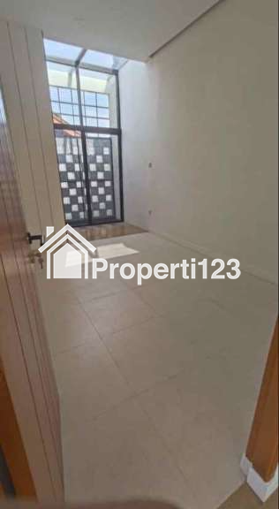 Rumah 2 lantai siap huni di perumnas Beji Depok - 4