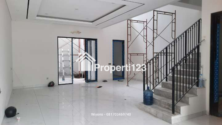 Rumah Dharmahusada American Modern House With Attic Room Dekat RSUD dr. Soetomo Surabaya - 2