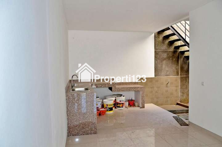Rumah Baru Gress Minimalis Modern Siap Huni Lokasi Gayungsari Barat Surabaya Selatan - 5