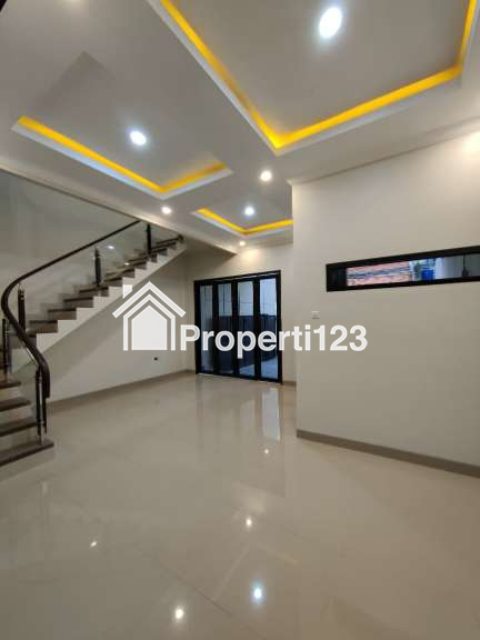 Rumah baru modern minimalis di Rawamangun Jaktim - 4
