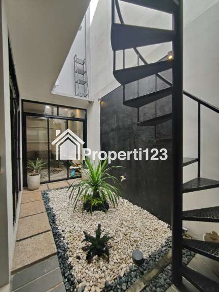 Rumah second siap huni lokasi strategis di Duren Sawit Jaktim - 10