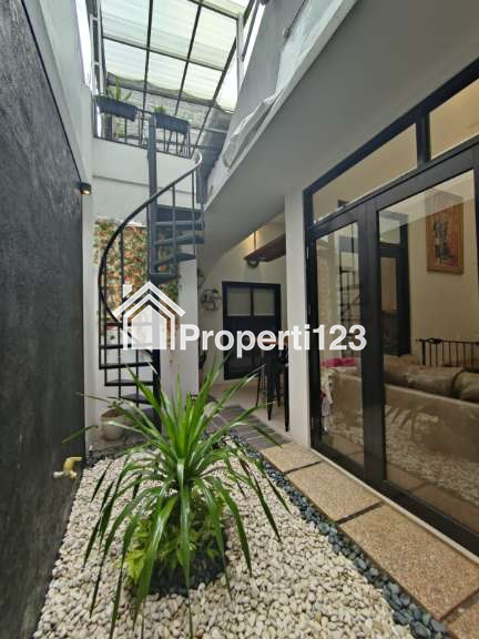 Rumah second siap huni lokasi strategis di Duren Sawit Jaktim - 3