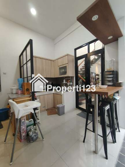 Rumah second siap huni lokasi strategis di Duren Sawit Jaktim - 5
