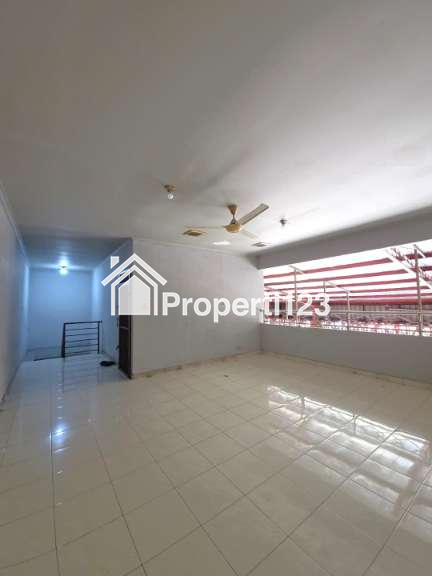 Gudang/Showroom Murah Jalan Sultan Agung Medan Satria Bekasi Barat - 9