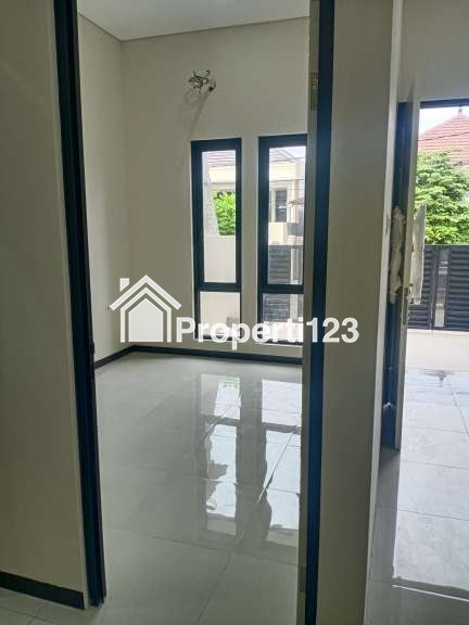 ‼️DIJUAL RUMAH BARU GRESS MINIMALIS MODERN‼️ LOKASI STRATEGIS DI PERUMAHAN VILLA KALIJUDAN INDAH SURABAYA - 4