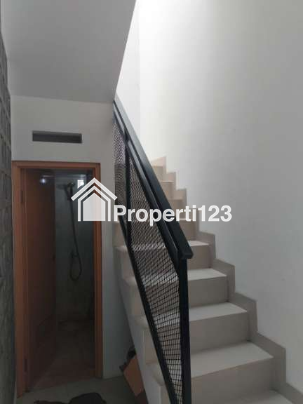 Rumah Mewah 2 Lantai Lokasi Strategis di Ciganitri - 3