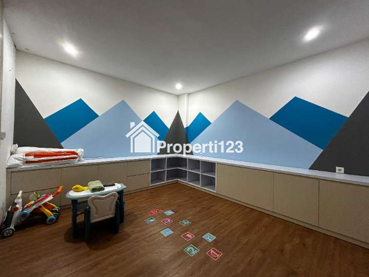 Dijual Rumah Mewah Siap Huni 2 Lantai di Latigo, Gading Serpong - 11