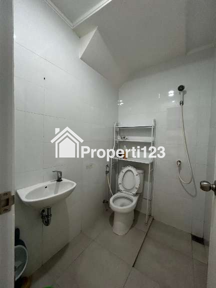 Dijual Rumah Mewah Siap Huni 2 Lantai di Latigo, Gading Serpong - 9