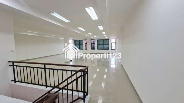 Ruko Gandeng Jalan Kelapa Gading Selatan Gading Serpong Tangerang - 9