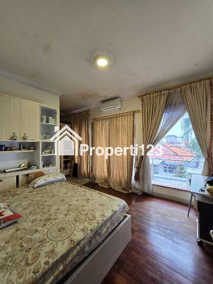 Rumah second terawat non komplek di Kebon Baru Tebet Jaksel - 9