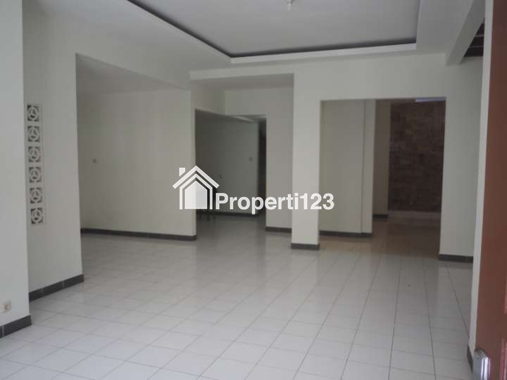 Rumah second tanah luas di Puri Anggrek Mas Depok - 5