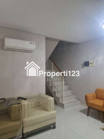 Dijual Rumah Semi Furnished Lokasi Grand Pakuwon Surabaya Barat - 5