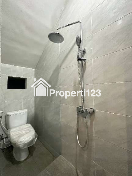 Rumah 3 lantai Duren Sawit Jakarta Timur dekat terusan BKT - 4