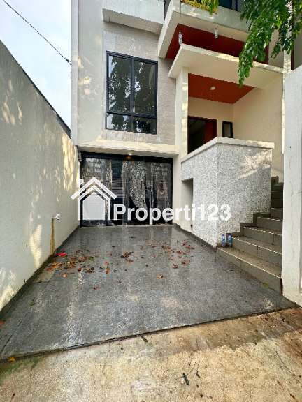 Rumah 3 lantai Duren Sawit Jakarta Timur dekat terusan BKT - 2
