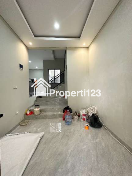 Rumah 3 lantai Duren Sawit Jakarta Timur dekat terusan BKT - 5