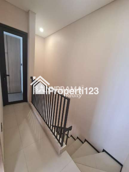 Townhouse 3 lantai strategis di Pondok Labu Jak Sel - 13