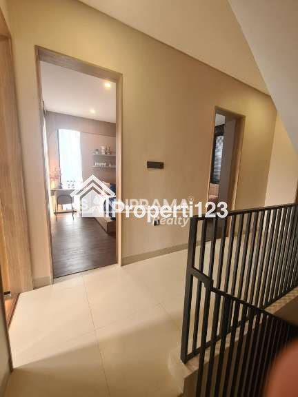 Townhouse 3 lantai strategis di Pondok Labu Jak Sel - 6