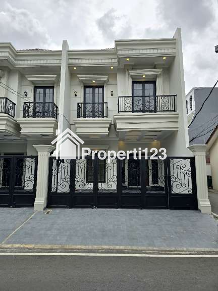 Rumah baru dalam komplek akses jalan lebar di Cempaka Putih Jakpus - 1