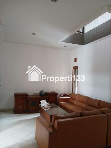 Dijual Rumah Terawat 2 Lantai di Jl Bahagia Margacinta dekat Tol Buah Batu,5 Kamar - 10