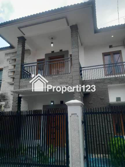 Dijual Rumah Terawat 2 Lantai di Jl Bahagia Margacinta dekat Tol Buah Batu,5 Kamar - 1