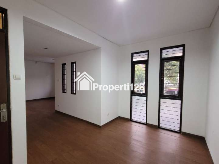 Rumah Bagus Siap Huni 2 Lantai Kondisi Terawat Di Batununggal - 3