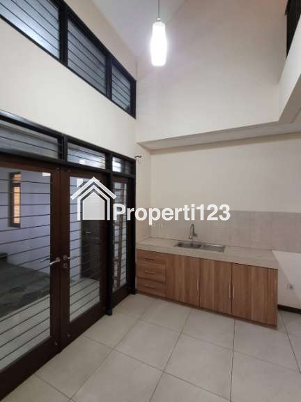 Rumah Bagus Siap Huni 2 Lantai Kondisi Terawat Di Batununggal - 4