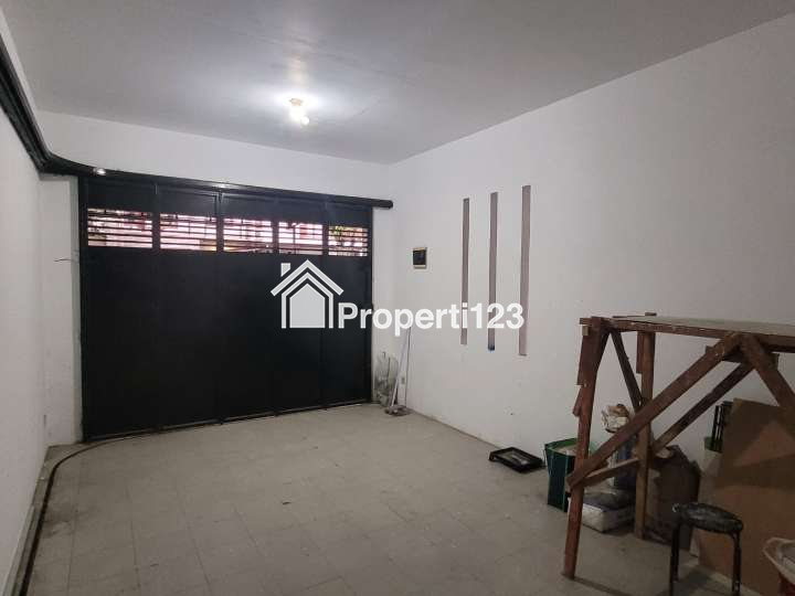 Rumah Bagus Siap Huni 2 Lantai Kondisi Terawat Di Batununggal - 8