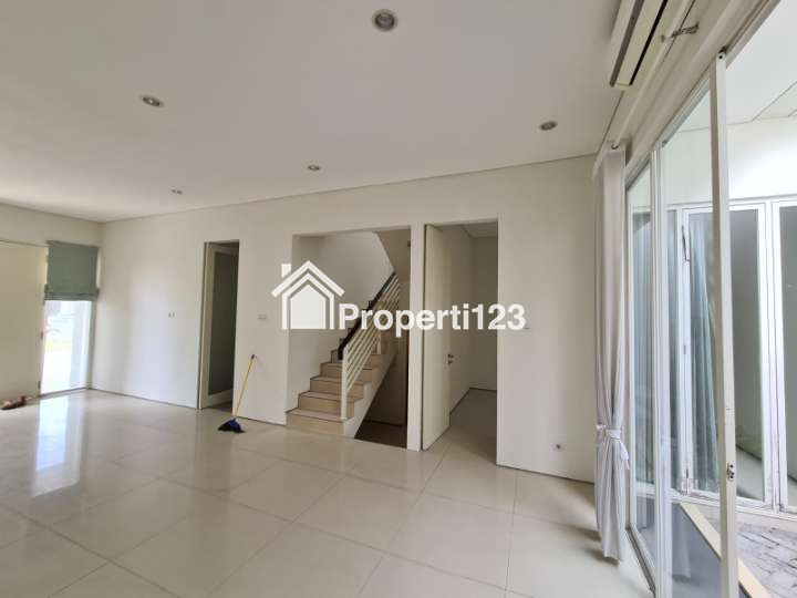 Rumah Royal Residence Surabaya Barat Minimalis View Bagus Langka - 3