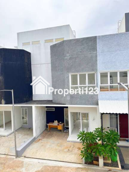 Rumah strategis 2,5lt rooftop di Pondok Melati Bekasi - 1
