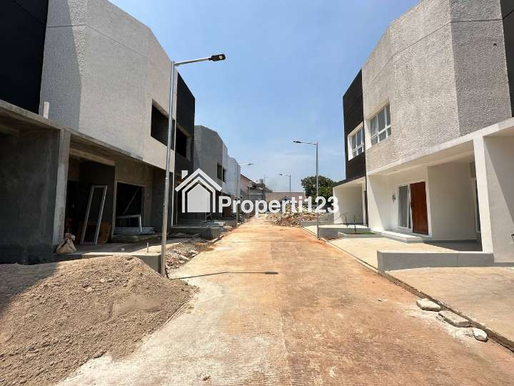 Rumah strategis 2,5lt rooftop di Pondok Melati Bekasi - 3