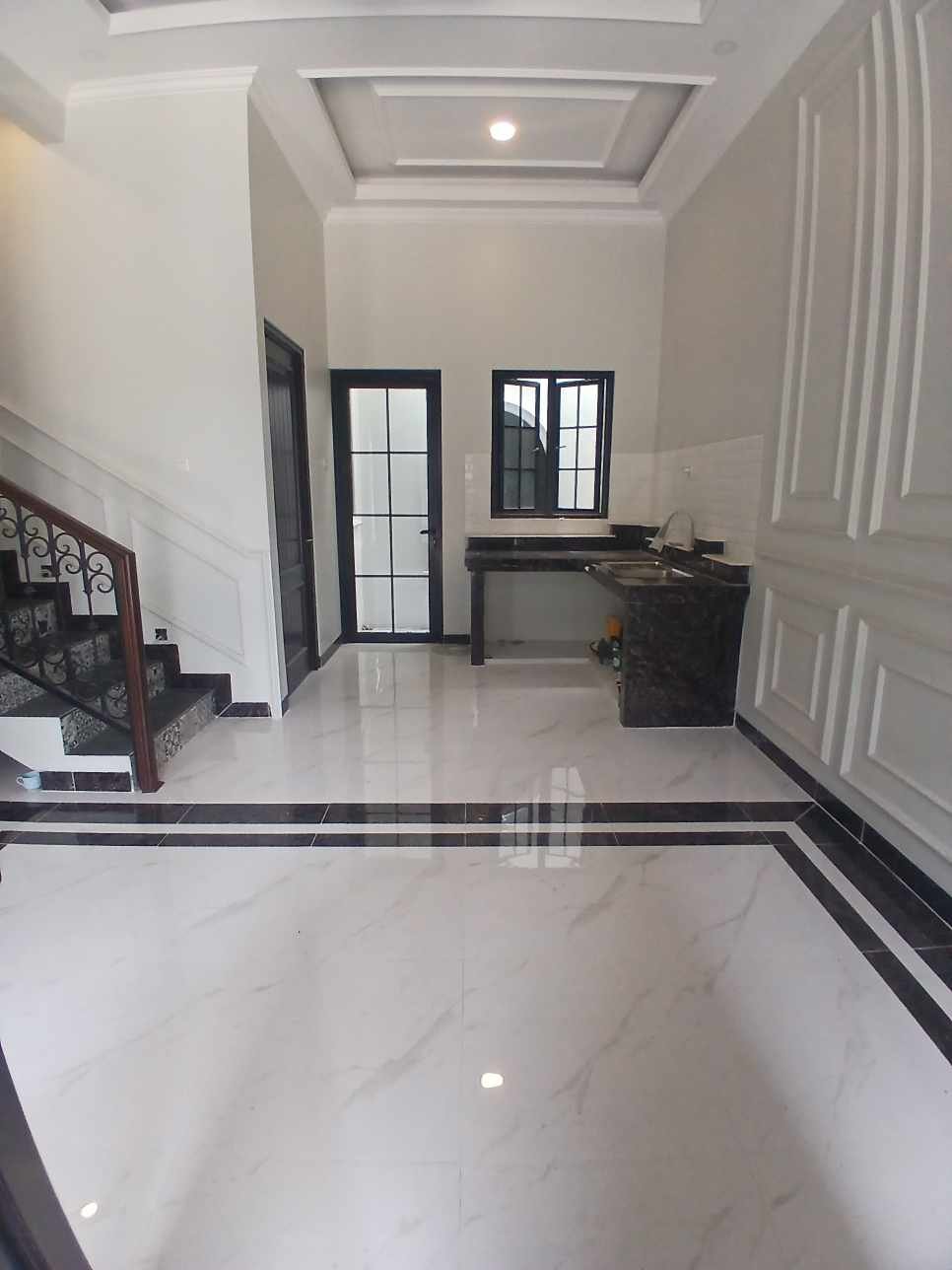 Rumah Klasik 2 lantai di Kalimulya Depok - 3