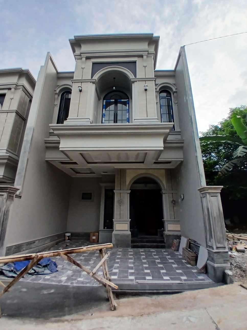 Rumah Klasik 2 lantai di Kalimulya Depok - 1