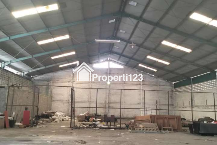 Gedung 3 Lantai dan Gudang Raya Tandes Tanjungsari Surabaya Pusat - 6