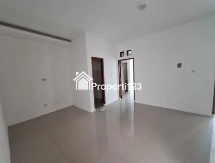 Dijual Rumah Siap Huni Di Perumahan Elite THE GAYUNGSARI Surabaya Selatan - 2