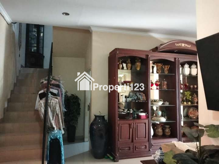 Rumah second 2 lantai dalam cluster di Ciracas Jakarta Timur - 5