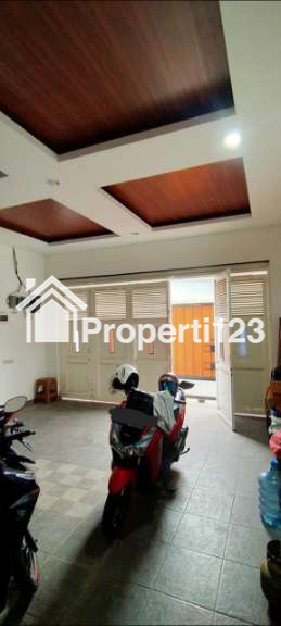 Rumah 3 lantai siap huni di Srengseng Sawah Jakarta Selatan - 4