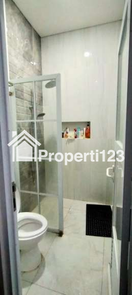 Rumah 3 lantai siap huni di Srengseng Sawah Jakarta Selatan - 5